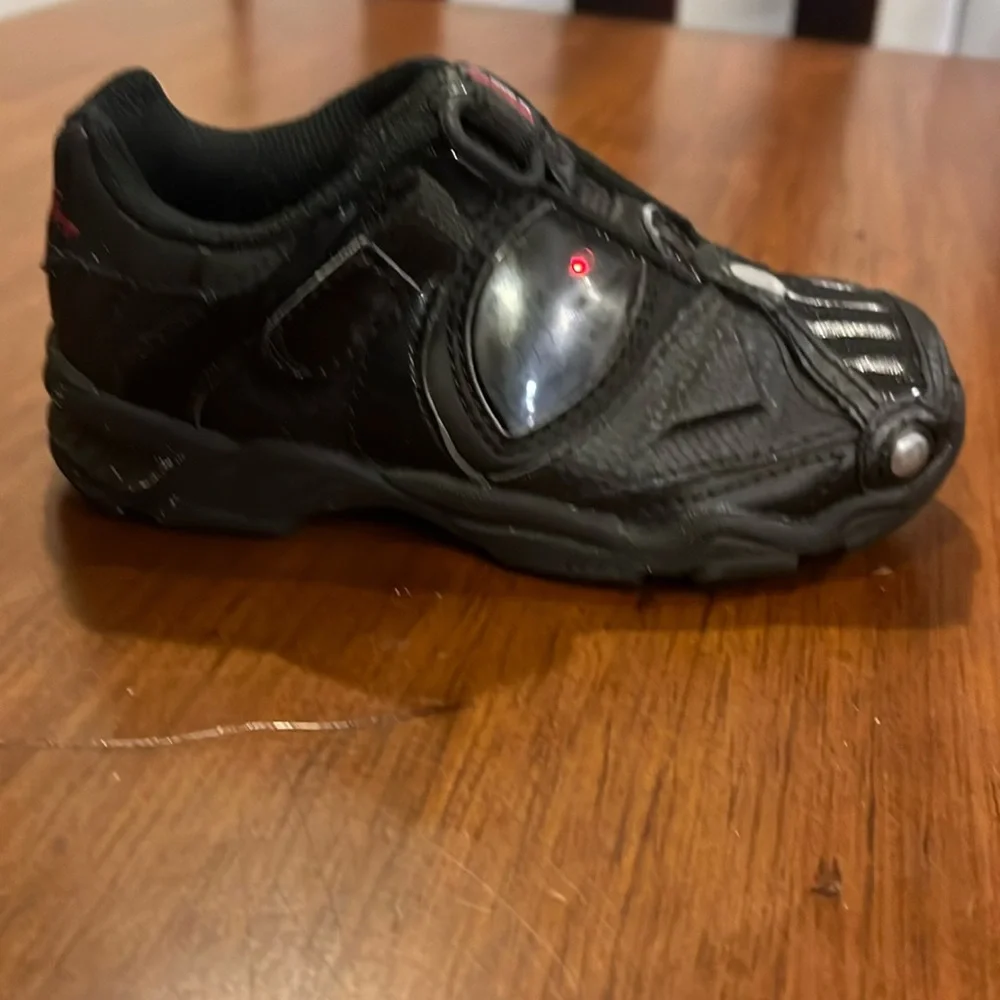 Stride Rite Star Wars Darth Vader Lighted Shoes Sneakers Boys Toddlers 8.5 Wide